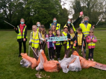 Living Magazines 1st-potten-end-brownies litter-picking