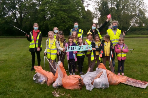 Living Magazines 1st-potten-end-brownies litter-picking