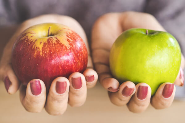 Living Magazines Comparing advertising a red apple versus a green apple