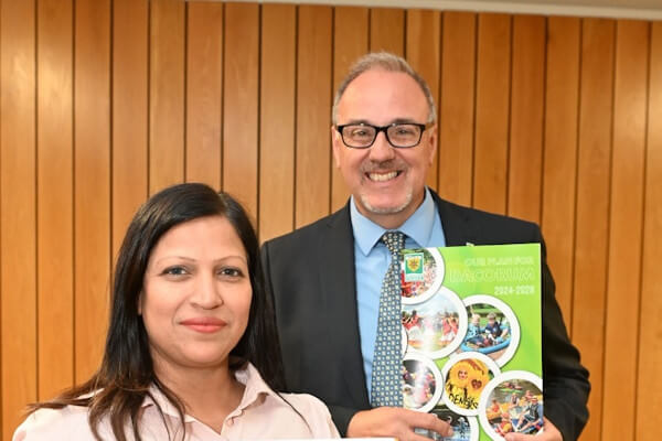 Cllr Adrian England, Leader of Dacorum Borough Council with Cllr Simi Dhyani, Deputy Leader and Portfolio Holder for Housing and Property Services, holding the new corporate plan.