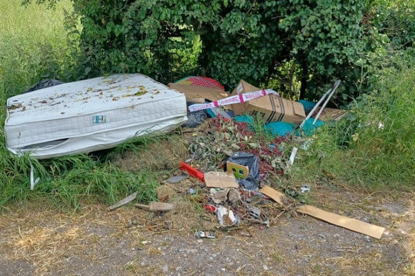 Fly-tipping found on Nettleden Road, Berkhamsted