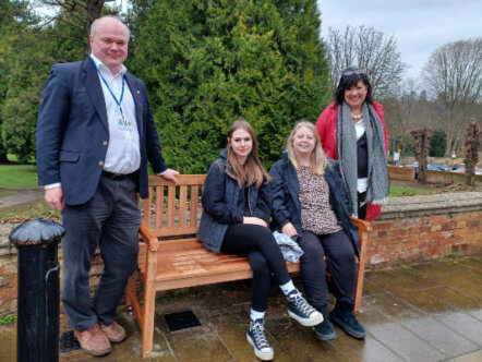 Living Magazines Hemels Hope is Everything bench