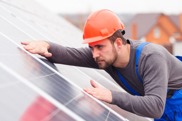 Living Magazines - Installing solar panels - shutterstock_757058299