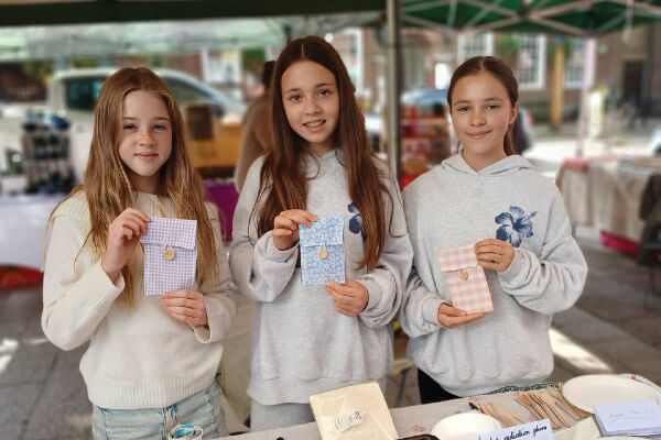 L-R Lula Spivack, Amelia Metcalfe and Maya Ivanov