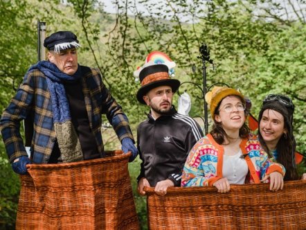 Mikron Theatre Red Sky at Night James Mclean Thomas Cotran Hannah Bainbridge Alice McKenna by Liz Baker-min