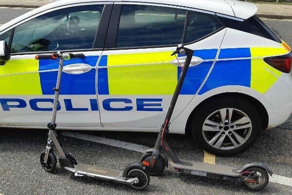 Living Magazines Police car and e-scooters