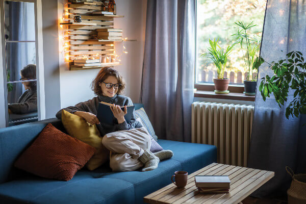 Reading. - AdobeStock_550299370 copy