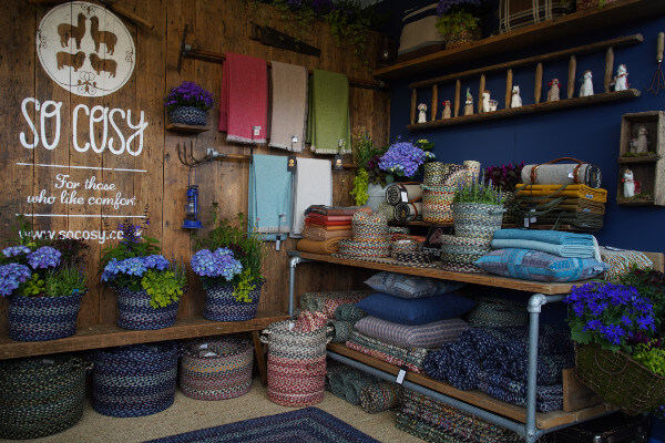 So Cosy Shop Display