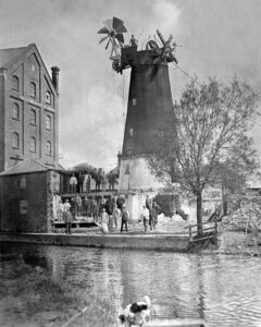 The demolition of Gamnel Wharf tower mill, 4 May 1911