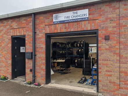 Living Magazines Tyre Changers Tring