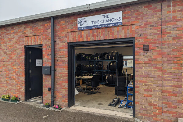 Living Magazines Tyre Changers Tring