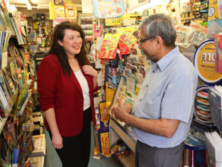 Victoria Collins MP meets local small business owner