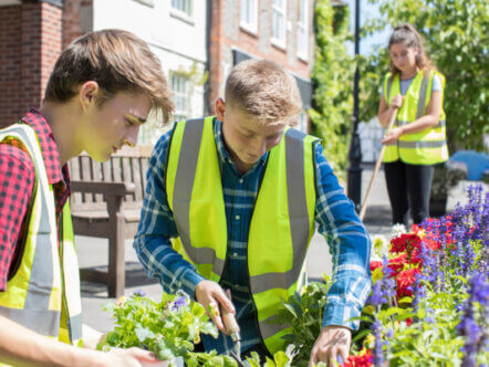 Living Magazines ansvar-young-people-volunteering