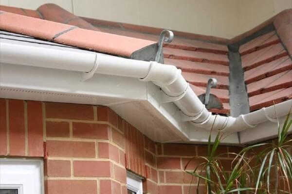 Dexters Build new guttering