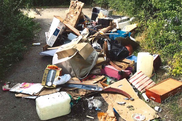 Living Magazines Fly tipping in Kings Langley