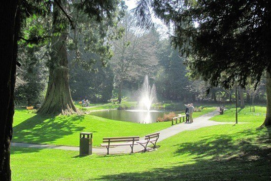 Living Magazines Tring Memorial Garden fountain-and-pond